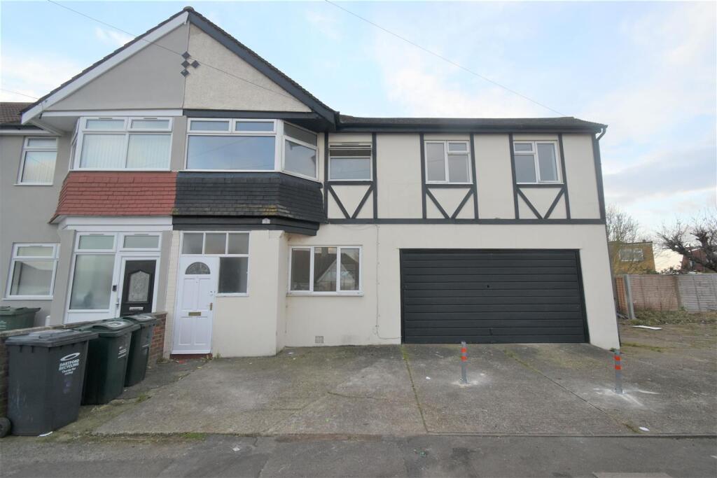5 bed Detached for rent in Crayford. From Land Estates Agent - Dartford