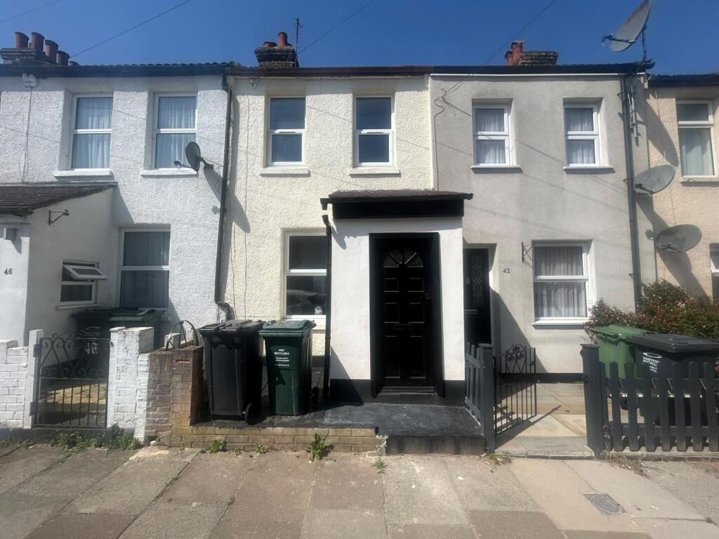 3 bed Detached for rent in Crayford. From Land Estates Agent - Dartford 3 bed Detached for rent in Crayford. From Land Estates Agent - Dartford