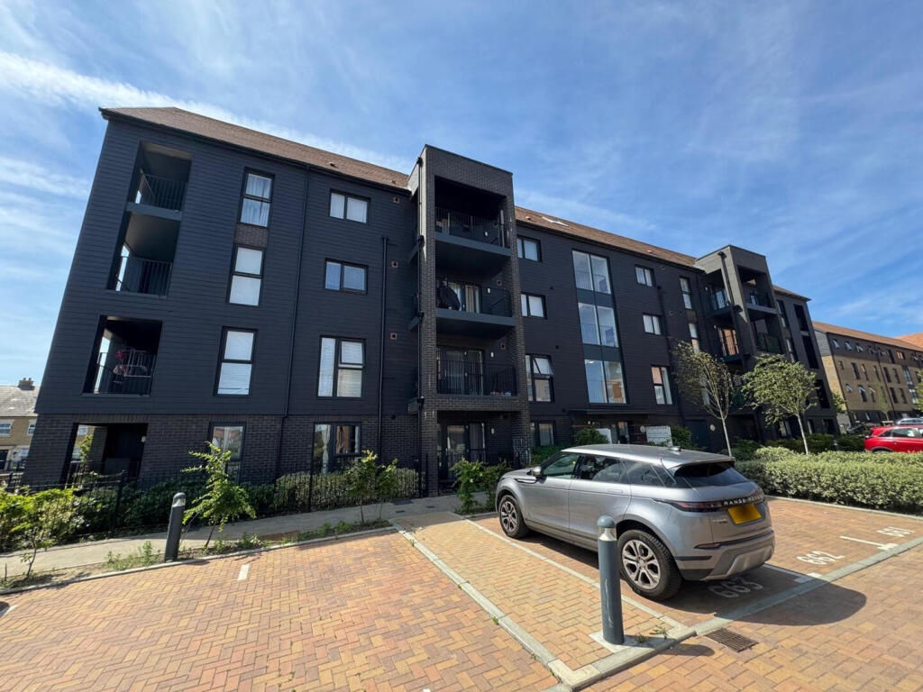 2 bed Detached for rent in Swanscombe. From Land Estates Agent - Dartford