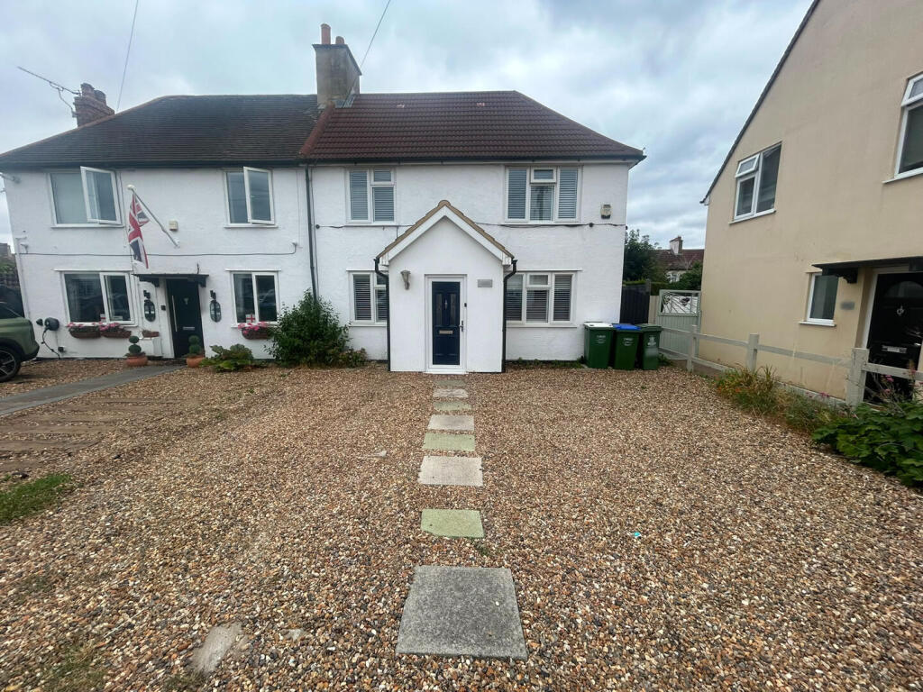 4 bed Detached for rent in Crayford. From Land Estates Agent - Dartford