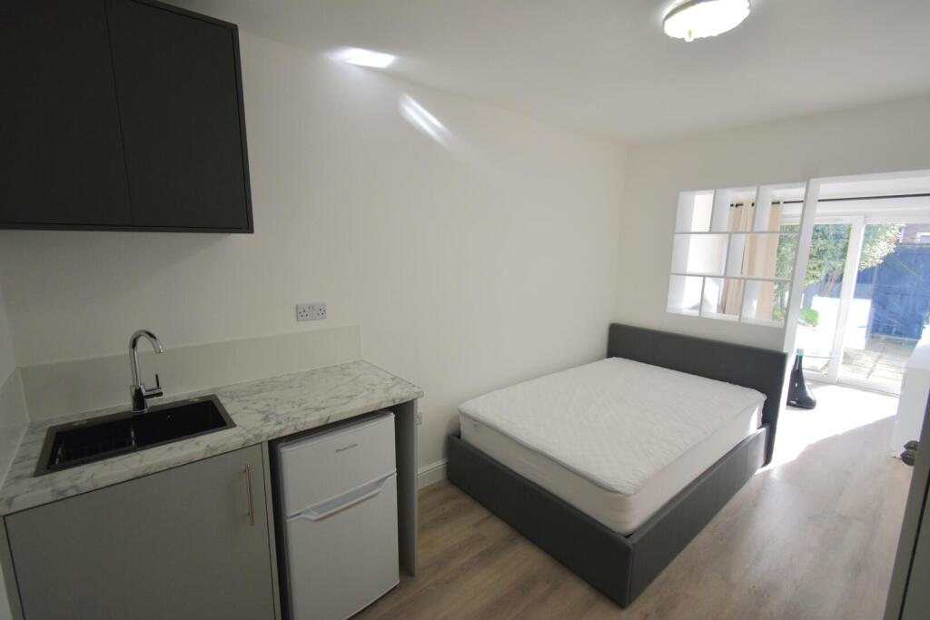 4 bed Studio for rent in Crayford. From Land Estates Agent - Dartford 4 bed Studio for rent in Crayford. From Land Estates Agent - Dartford