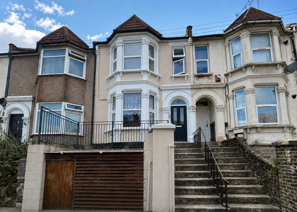 2 bed Apartment for rent in Crayford. From Land Estates Agent - Dartford