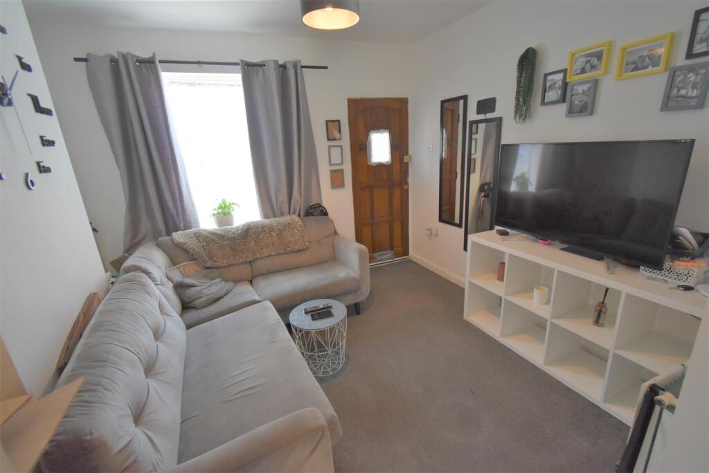 3 bed Detached for rent in Crayford. From Land Estates Agent - Dartford