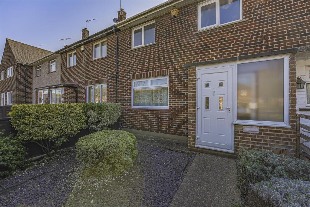 3 bed Detached for rent in Crayford. From Land Estates Agent - Dartford 3 bed Detached for rent in Crayford. From Land Estates Agent - Dartford