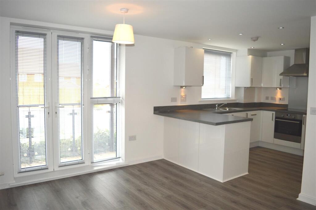 2 bed Apartment for rent in Swanscombe. From Land Estates Agent - Dartford