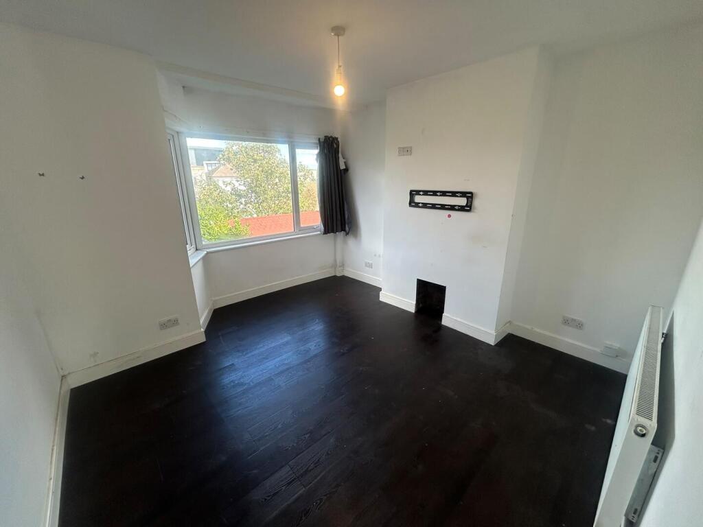 2 bed Detached for rent in Crayford. From Land Estates Agent - Dartford