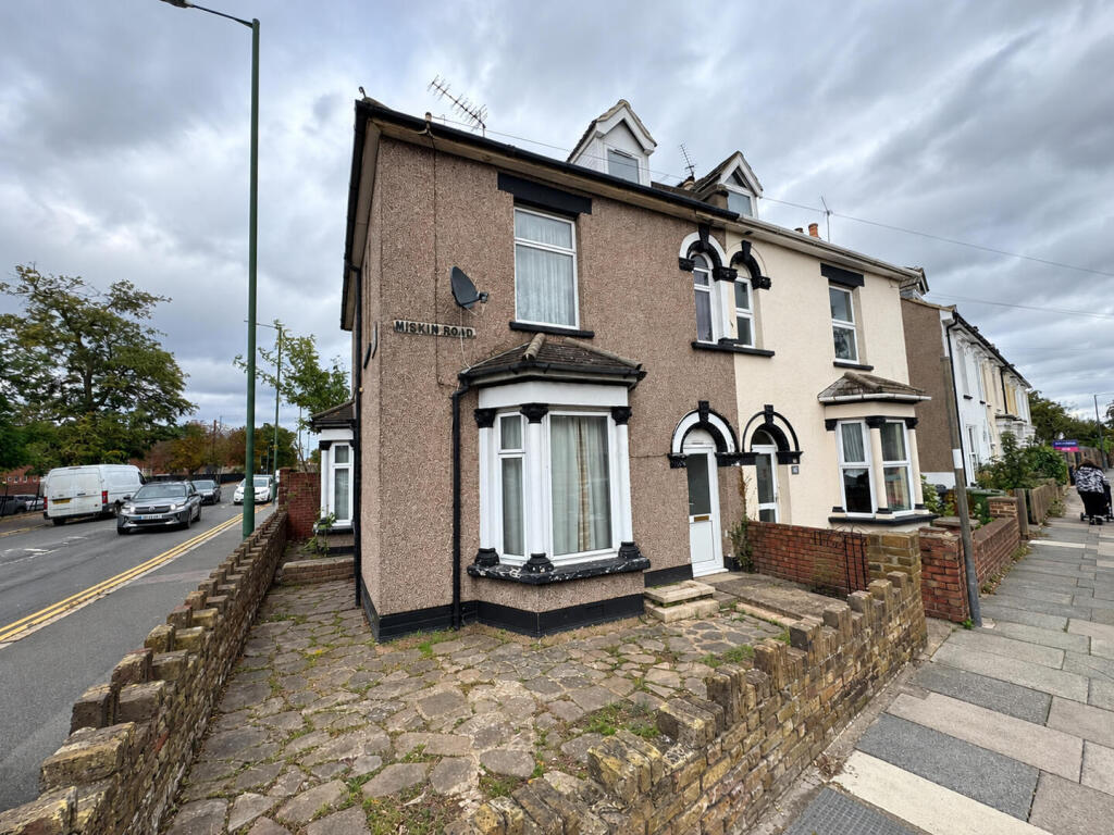 4 bed Detached for rent in Crayford. From Land Estates Agent - Dartford 4 bed Detached for rent in Crayford. From Land Estates Agent - Dartford