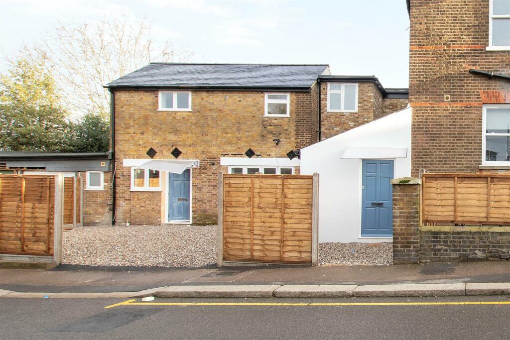 3 bed Flat for rent in Barnet. From Lanes - Cheshunt 