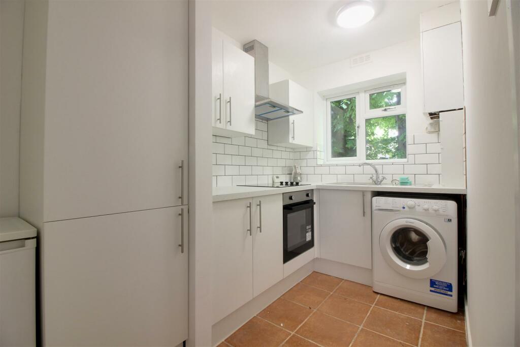 1 bed Flat for rent in Crews Hill. From Lanes - Cheshunt 