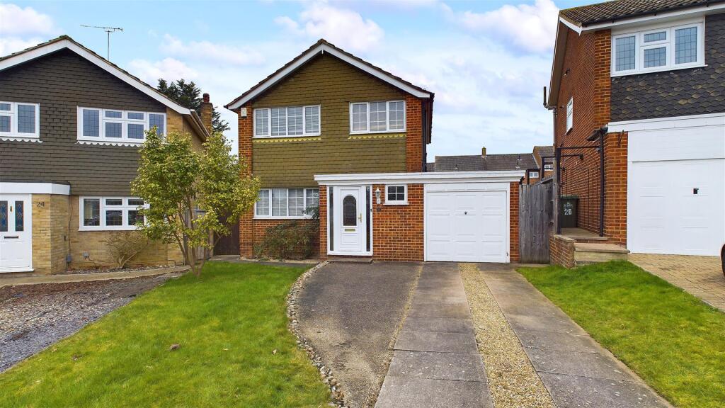 3 bed Detached for rent in Goff's Oak. From Lanes - Cheshunt 