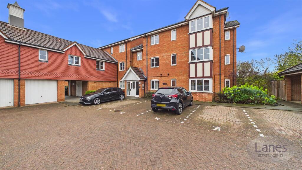 1 bed 1st Floor Flat for rent in Wormley West End. From Lanes - Cheshunt 