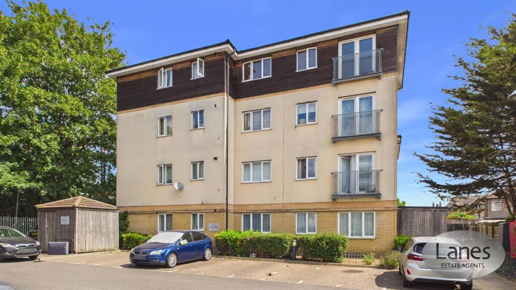 2 bed Detached for rent in Waltham Cross. From Lanes - Cheshunt 