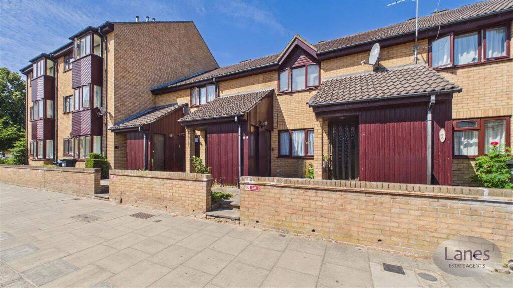 1 bed 1st Floor Flat for rent in Waltham Cross. From Lanes - Cheshunt 