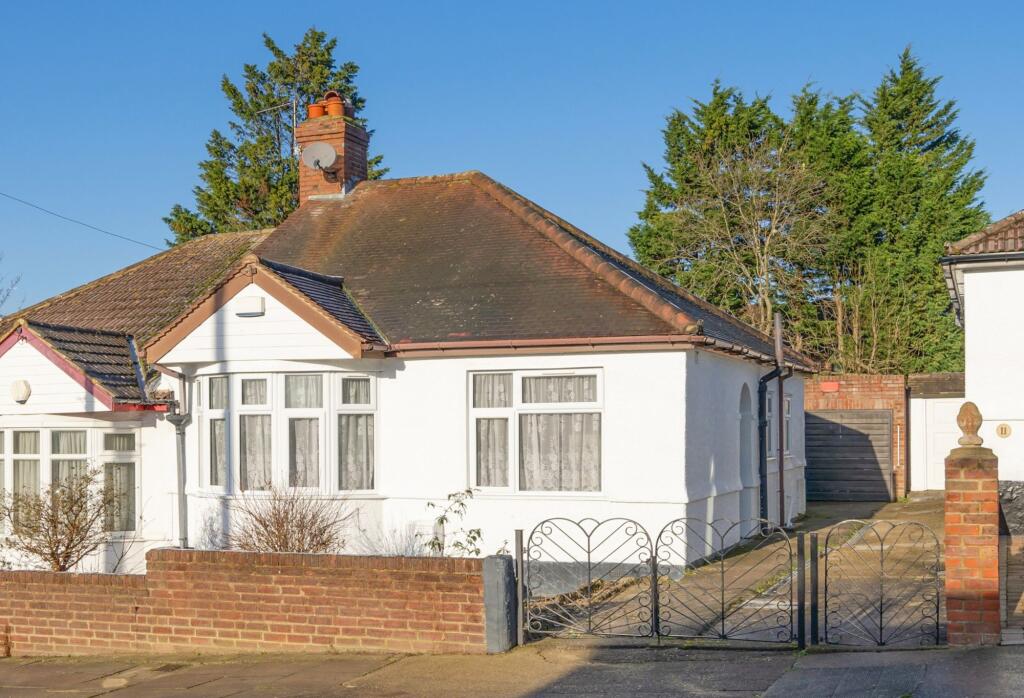 2 bed Semi-detached bungalow for rent in Chislehurst. From Langford Rae Property Agents - Chelsfield