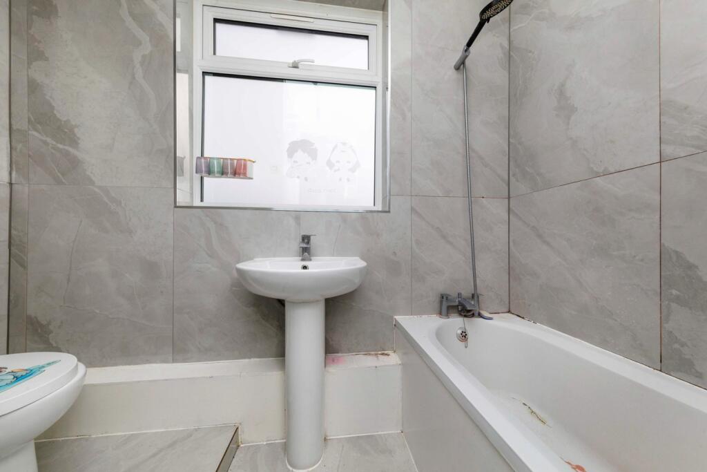 2 bed 1st Floor Flat for rent in Beckenham. From Langford Russell - West Wickham