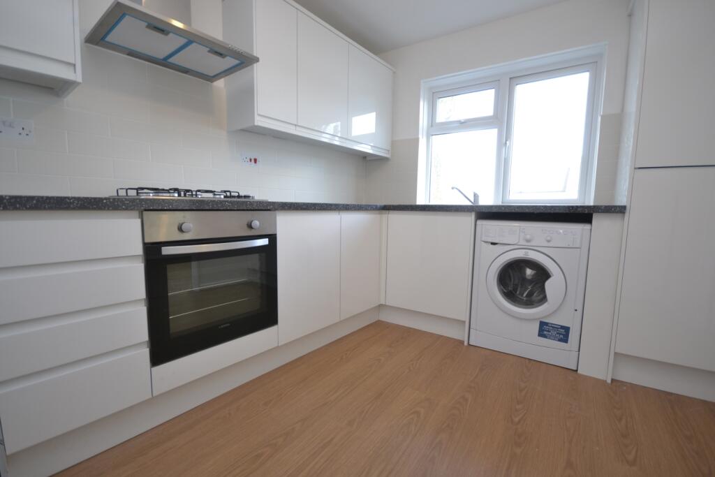 3 bed Annexe for rent in Beckenham. From Langford Russell - West Wickham