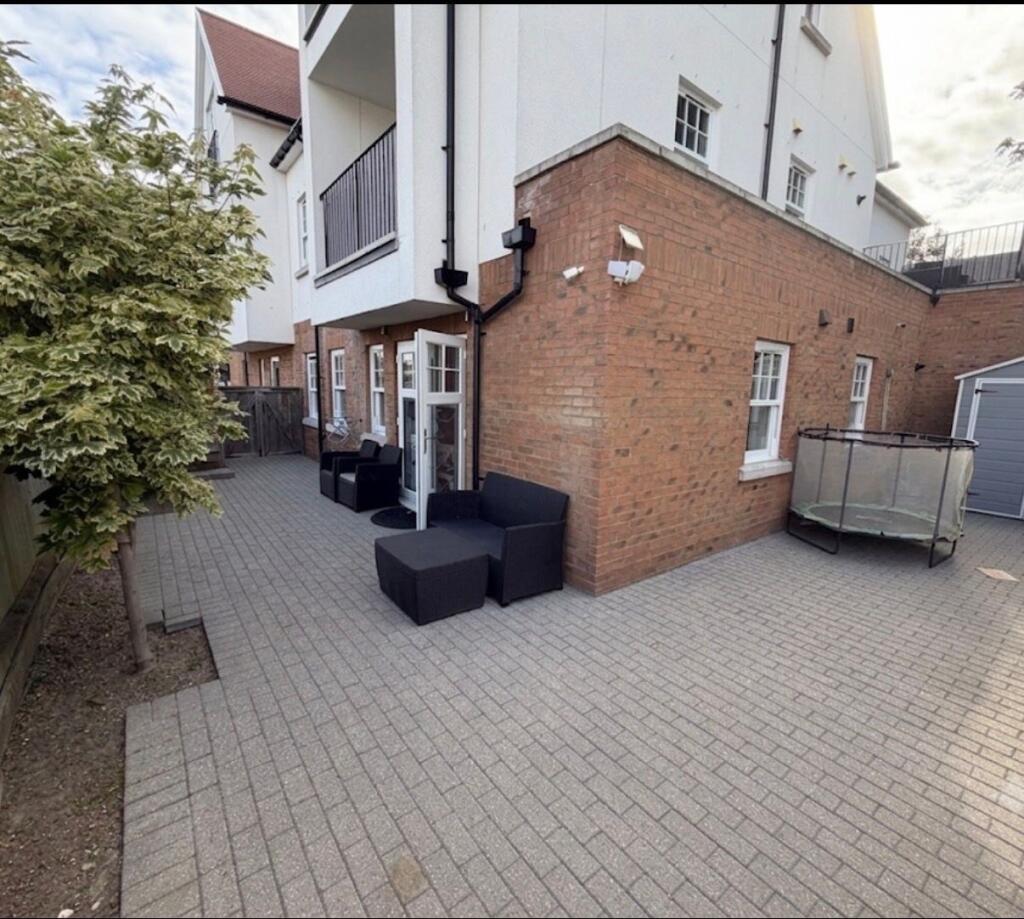 2 bed 1st Floor Flat for rent in Croydon. From Langford Russell - West Wickham