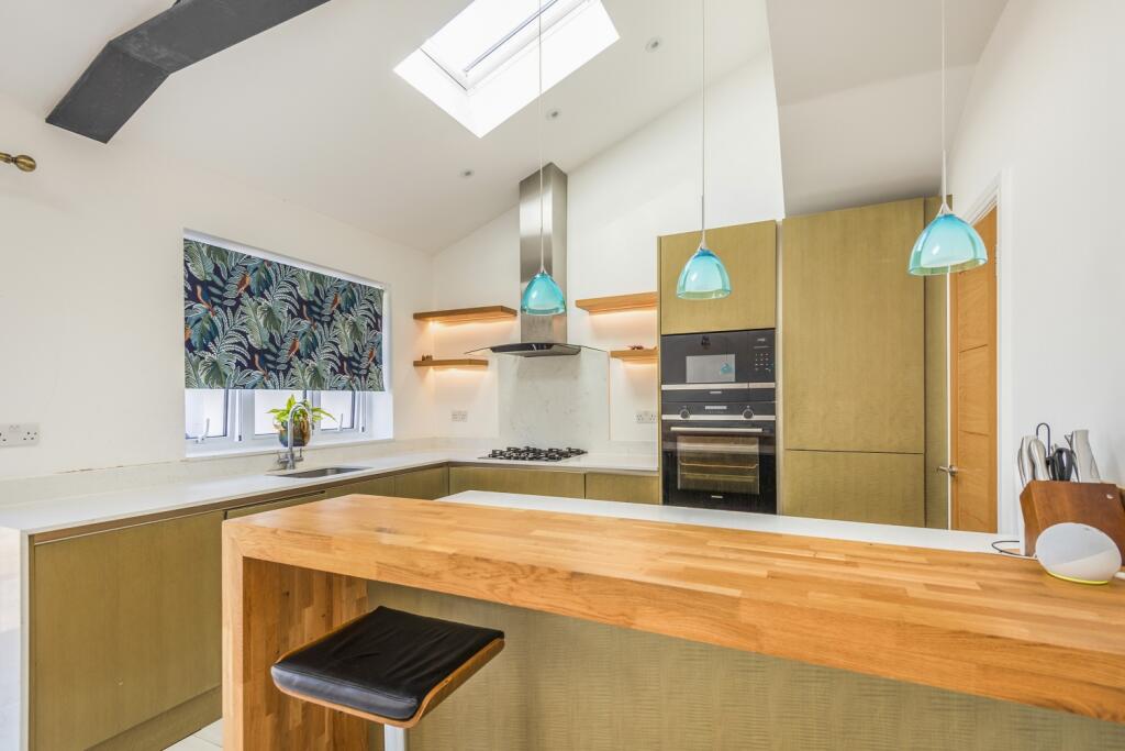 5 bed Semi Detached for rent in Keston. From Langford Russell - West Wickham 5 bed Semi Detached for rent in Keston. From Langford Russell - West Wickham