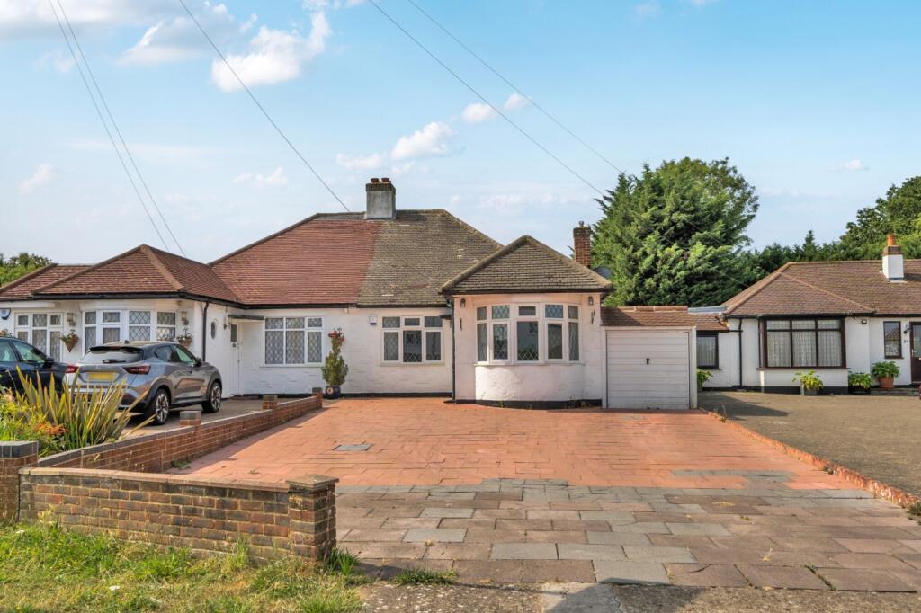 3 bed Bungalow for rent in Beckenham. From Langford Russell - West Wickham