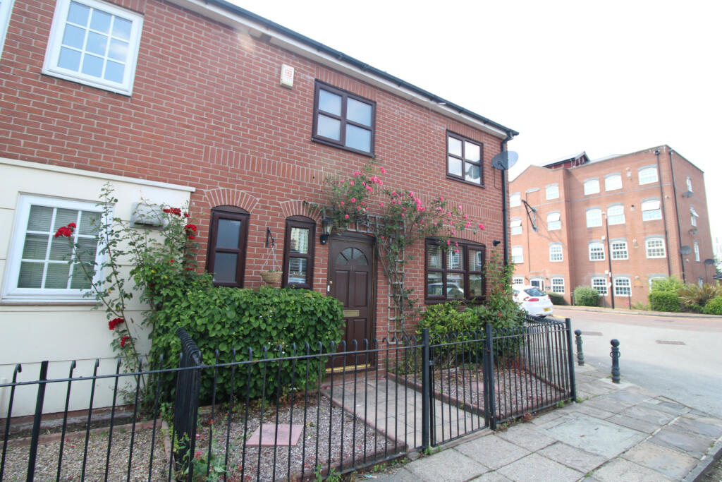 3 bed Mews for rent in Salford. From Lawrence Copeland  - Town & City Centre - Manchester