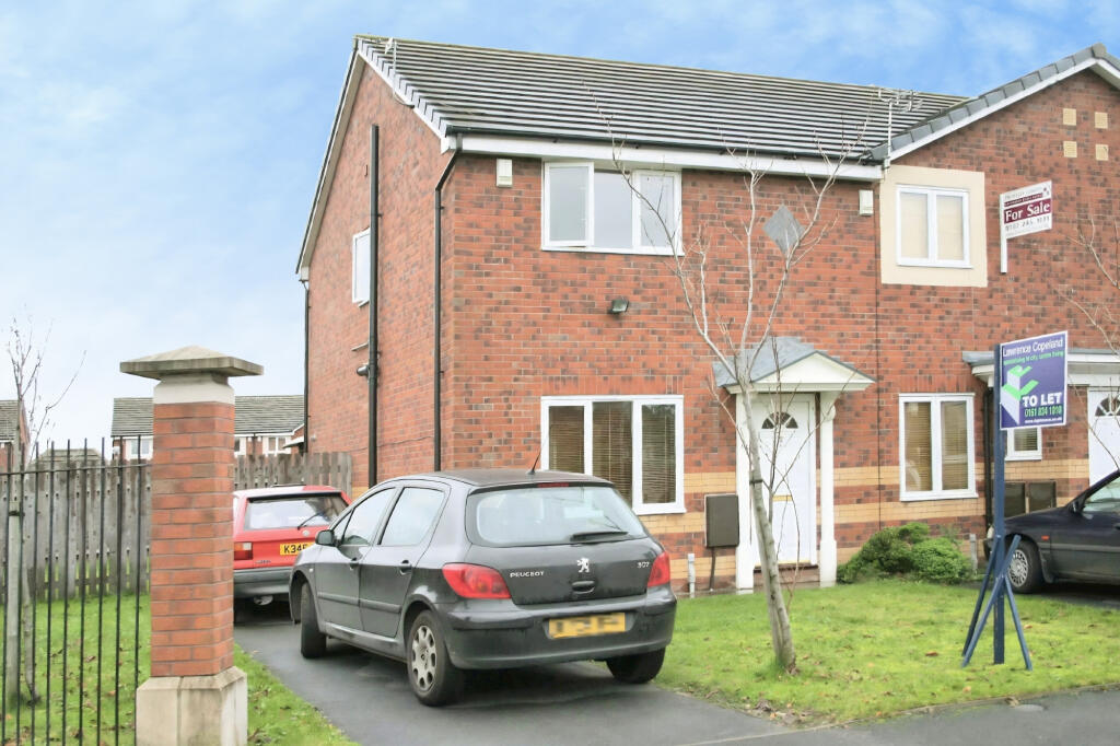 3 bed Mews for rent in Charlestown. From Lawrence Copeland (Town & City Centre) - Salford 3 bed Mews for rent in Charlestown. From Lawrence Copeland (Town & City Centre) - Salford