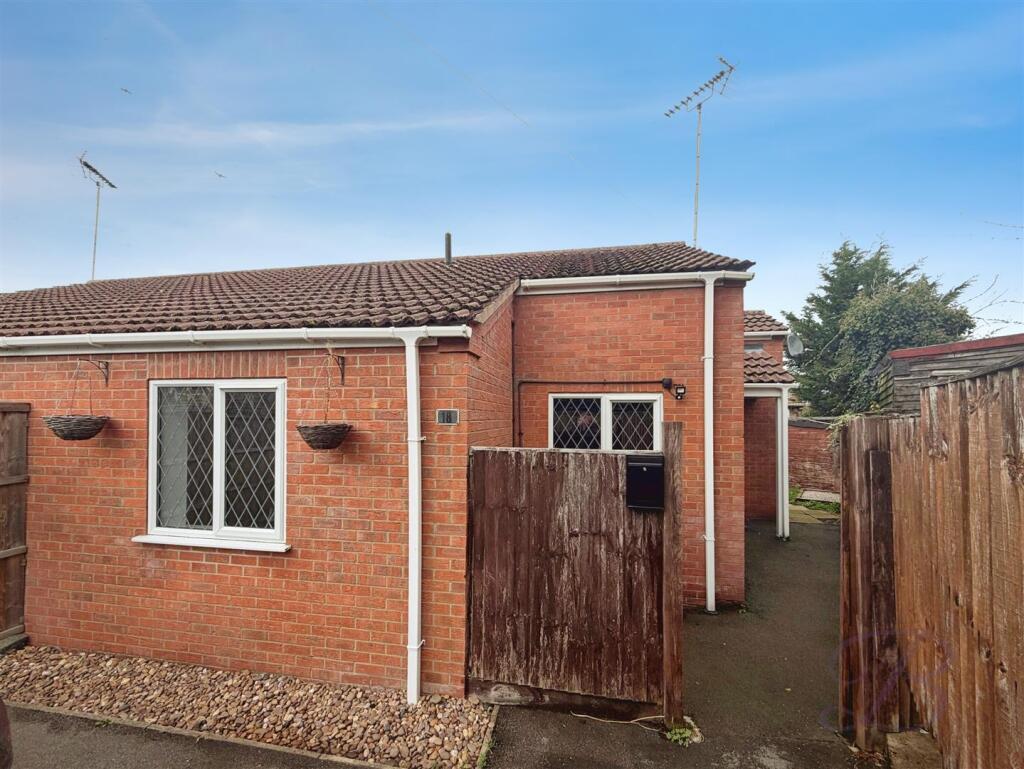 2 bed Semi-detached bungalow for rent in Mansfield. From BuckleyBrown - Mansfield 2 bed Semi-detached bungalow for rent in Mansfield. From BuckleyBrown - Mansfield