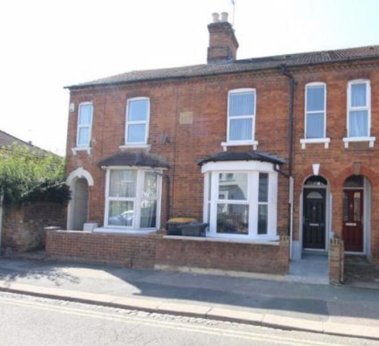 1 bed Mid Terraced House for rent in Bedford. From Leaders Lettings - Bedford