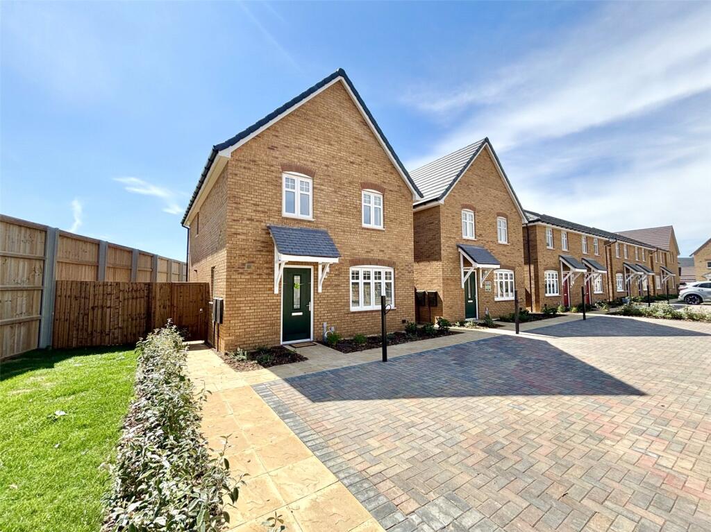 4 bed Detached for rent in . From Leaders - Bedford