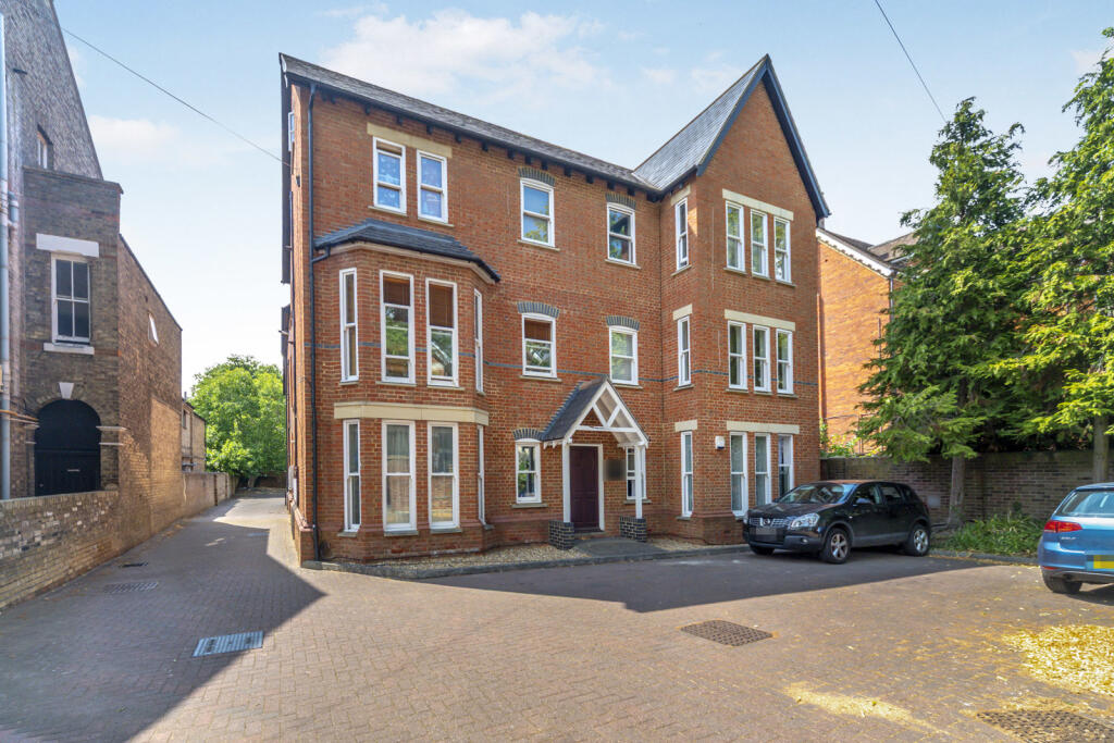 2 bed 1st Floor Flat for rent in Bedford. From Leaders - Bedford