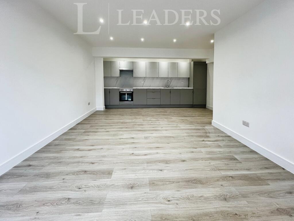 2 bed 1st Floor Flat for rent in Buckingham. From Leaders Sales - Buckingham