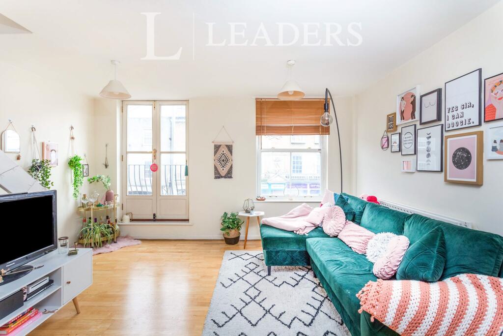 2 bed 1st Floor Flat for rent in Buckingham. From Leaders Sales - Buckingham