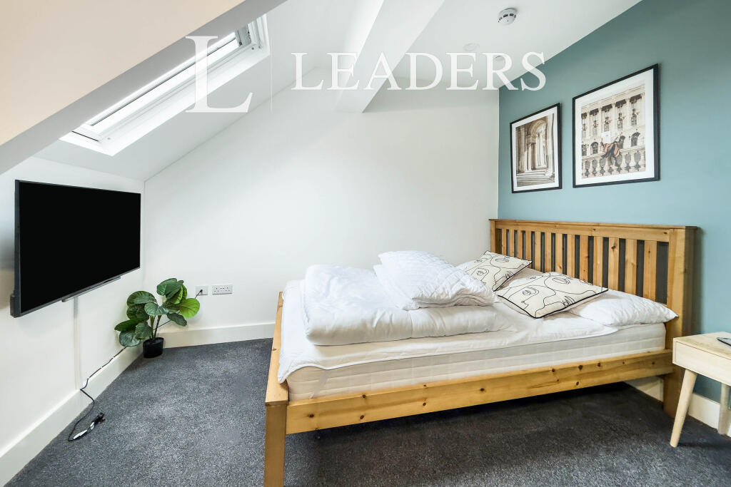 1 bed 1st Floor Flat for rent in Buckingham. From Leaders Sales - Buckingham