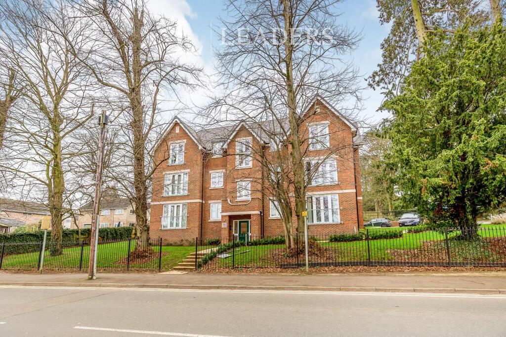 2 bed 1st Floor Flat for rent in Buckingham. From Leaders Sales - Buckingham