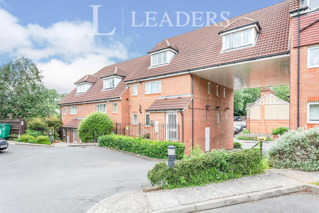 2 bed 1st Floor Flat for rent in Buckingham. From Leaders Sales - Buckingham