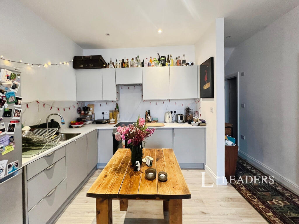 1 bed 1st Floor Flat for rent in Buckingham. From Leaders Sales - Buckingham