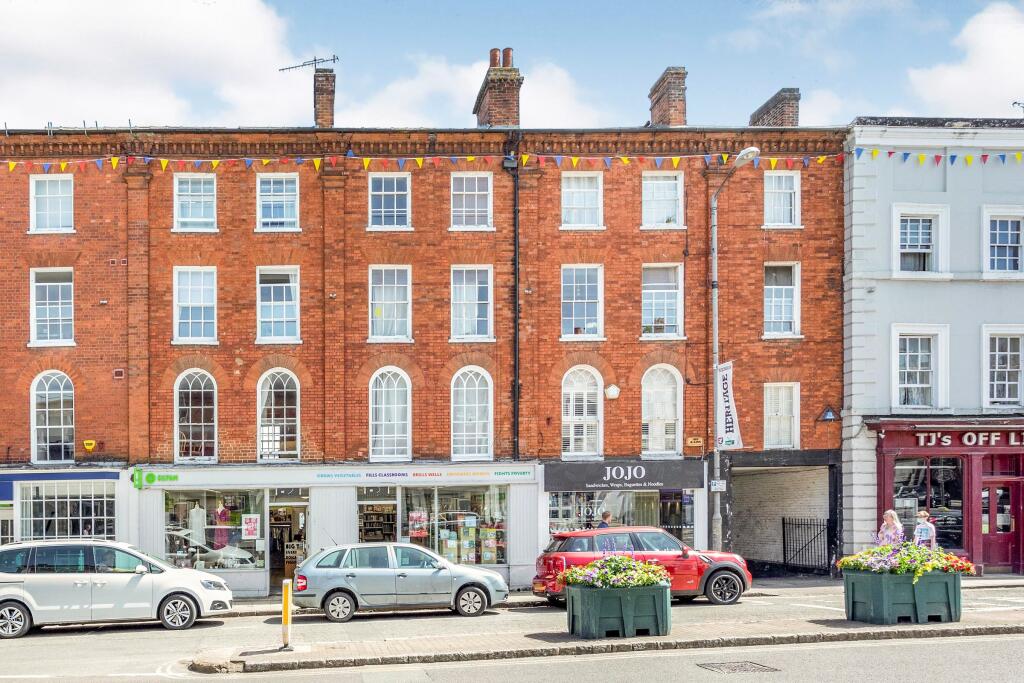 1 bed 1st Floor Flat for rent in Buckingham. From Leaders Sales - Buckingham