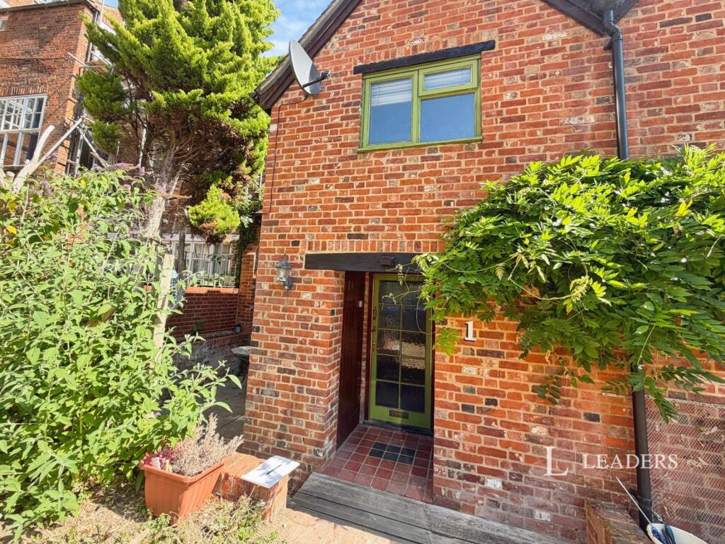 2 bed Mid Terraced House for rent in Buckingham. From Leaders Sales - Buckingham 2 bed Mid Terraced House for rent in Buckingham. From Leaders Sales - Buckingham