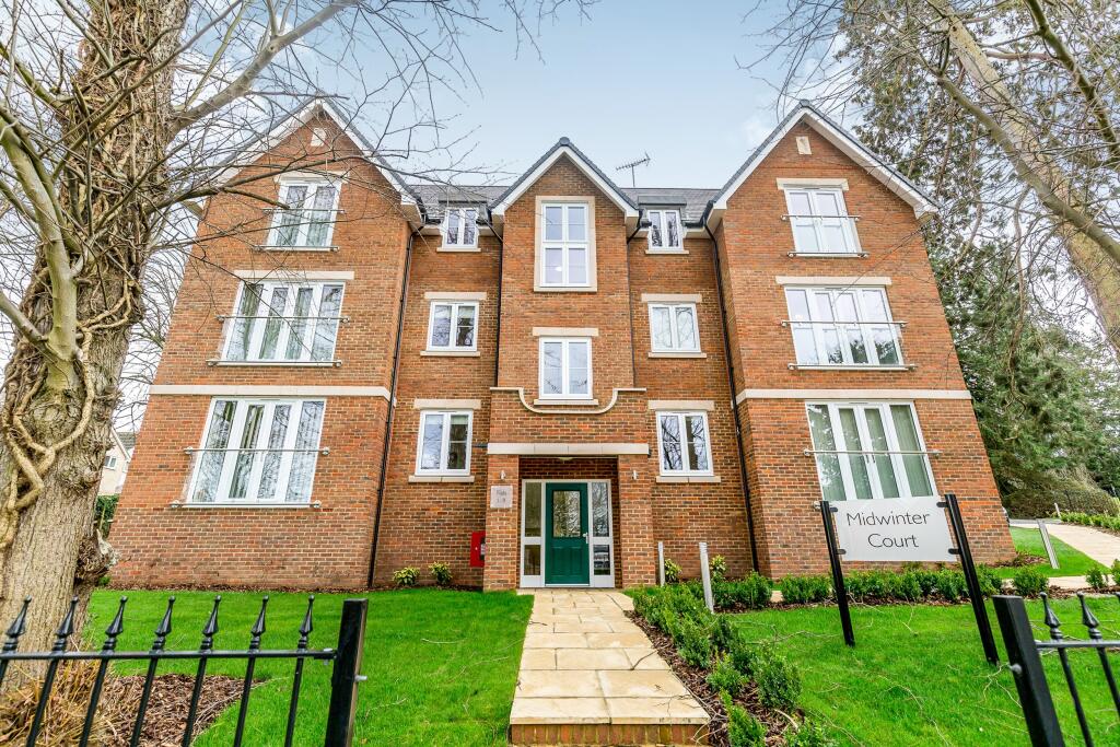 2 bed 1st Floor Flat for rent in Buckingham. From Leaders Sales - Buckingham