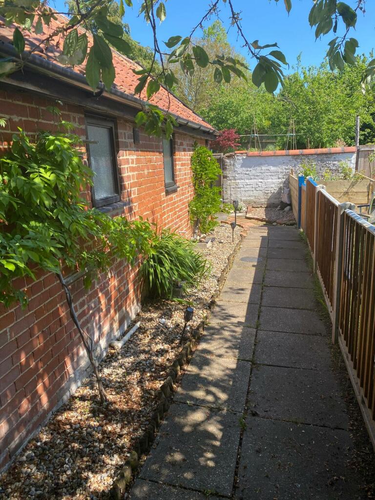 1 bed Cottage for rent in Diss. From Leaders - Bury St Edmunds