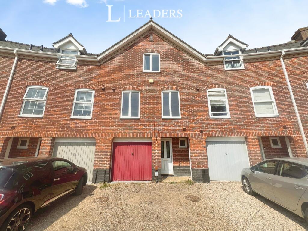 4 bed Mid Terraced House for rent in Bury St Edmunds. From Leaders - Bury St Edmunds 4 bed Mid Terraced House for rent in Bury St Edmunds. From Leaders - Bury St Edmunds