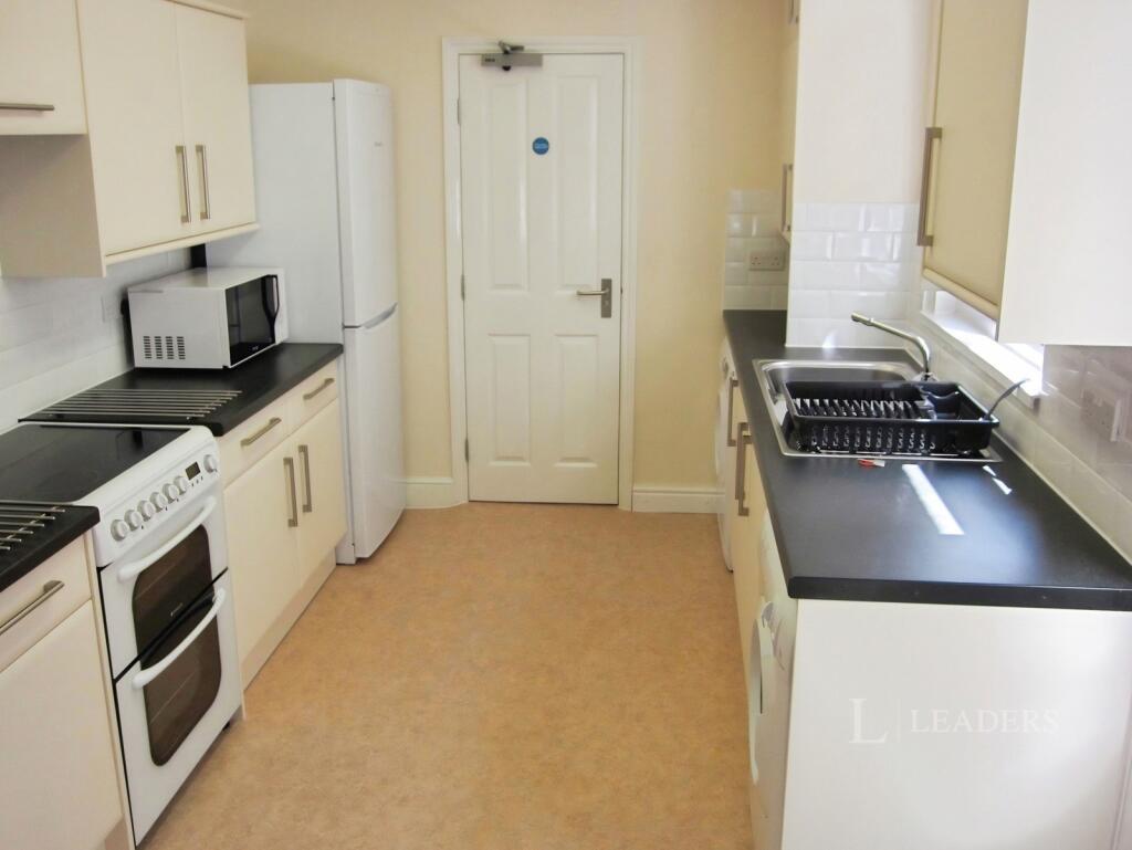 4 bed Mid Terraced House for rent in Cambridge. From Leaders - Cambridge