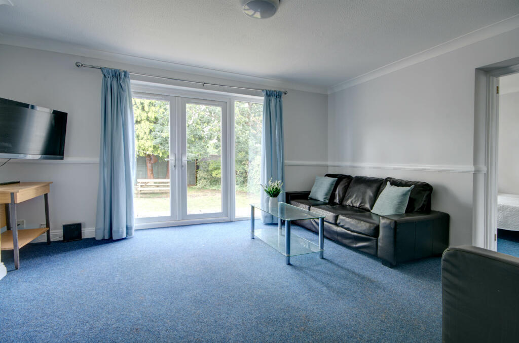 5 bed Mid Terraced House for rent in Cheltenham. From Leaders - Cheltenham