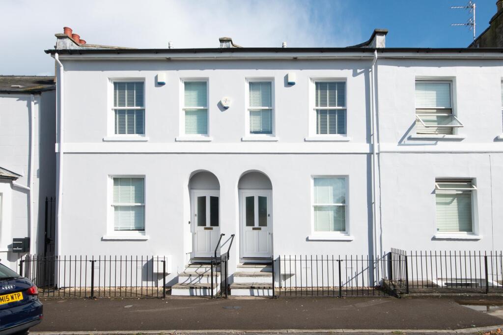 5 bed Mid Terraced House for rent in Cheltenham. From Leaders Lettings - Cheltenham