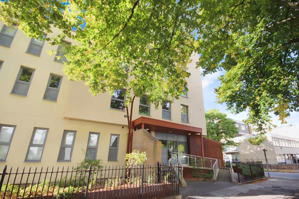 2 bed 1st Floor Flat for rent in Cheltenham. From Leaders - Cheltenham