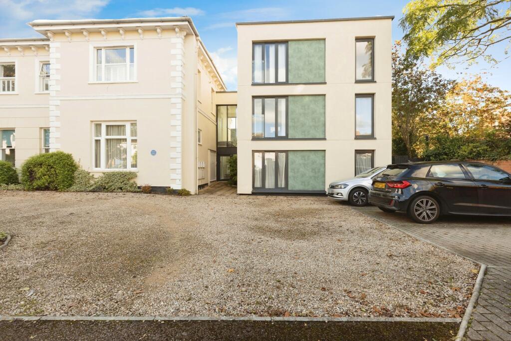 2 bed 1st Floor Flat for rent in Prestbury. From Leaders - Cheltenham