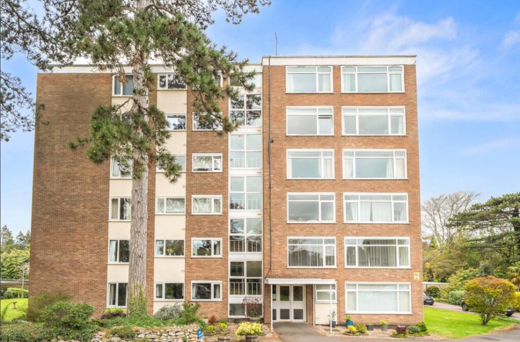 3 bed 1st Floor Flat for rent in Leckhampton Hill. From Leaders - Cheltenham