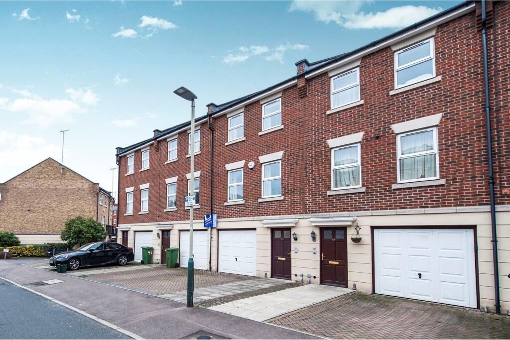 3 bed Detached for rent in Cheltenham. From Leaders - Cheltenham