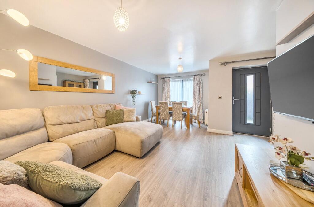 4 bed Mid Terraced House for rent in Chester. From Leaders - Chester