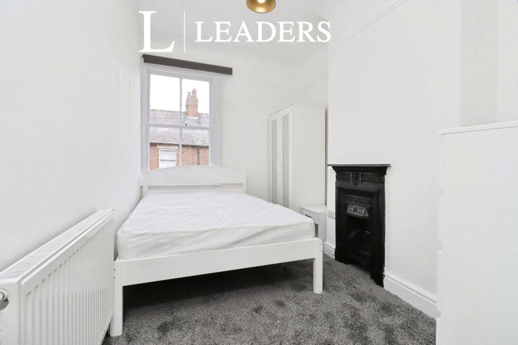 1 bed Mid Terraced House for rent in Piper's Ash. From Leaders - Chester