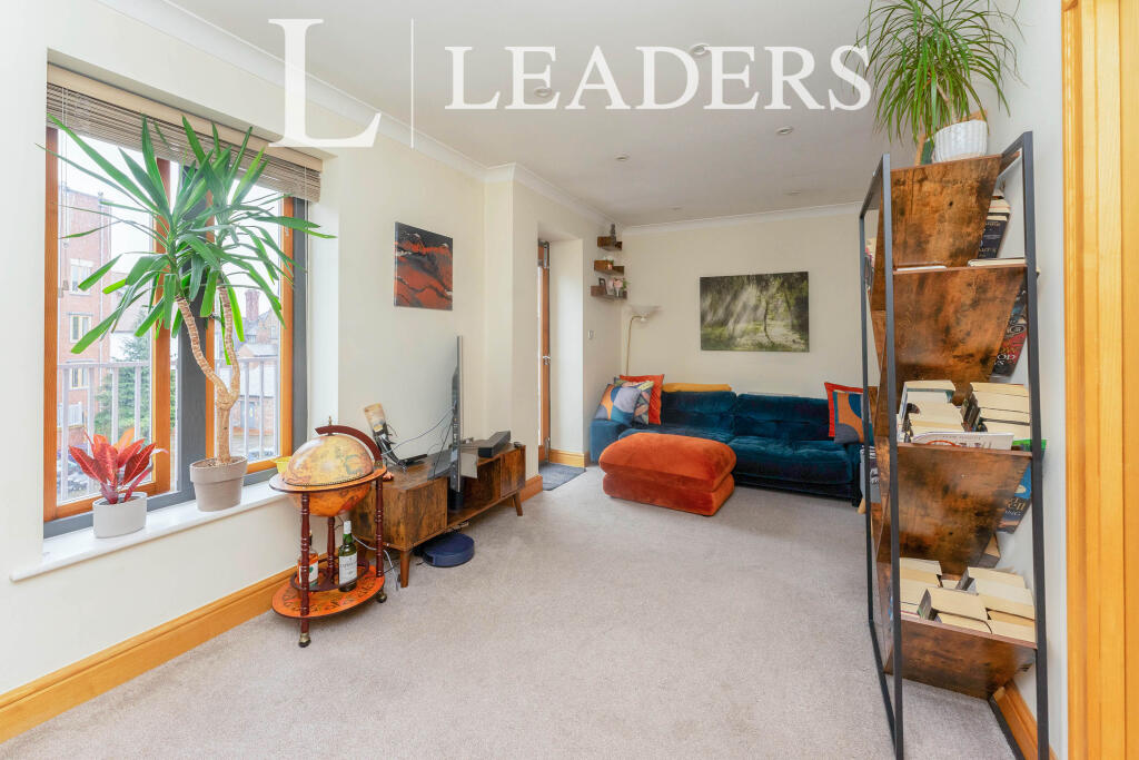 3 bed 1st Floor Flat for rent in Chester. From Leaders - Chester